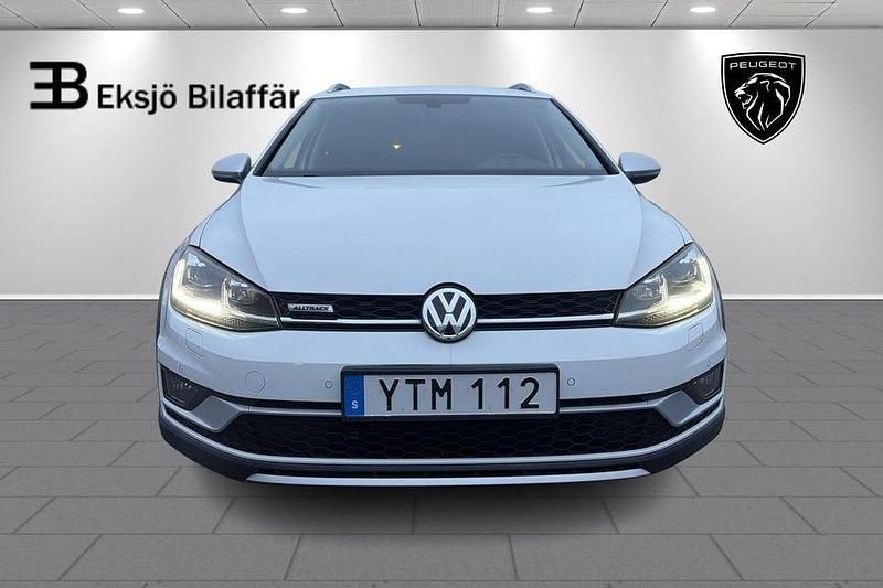 Begagnad VW Golf Alltrack 180 HK (132 kW) 2017 Vit Kombi