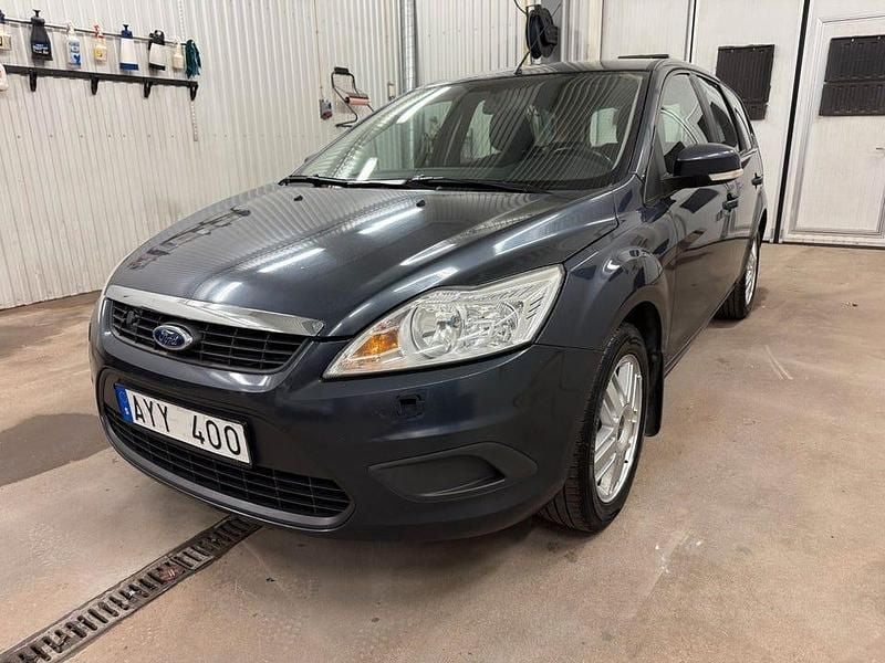 Grå Begagnad 2008 Ford Focus Kombi | 39 500 kr (Lite dyr) - Bild 1/4