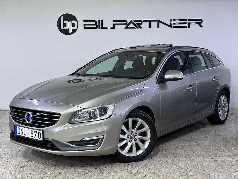 Ljusbrun Begagnad 2013 Volvo V60 Momentum Kombi | 89 900 kr (Marknadspris) - Bild 1/4