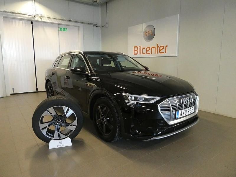 Begagnad Audi e-tron 300 kW (408 HK) 2022 Svart SUV
