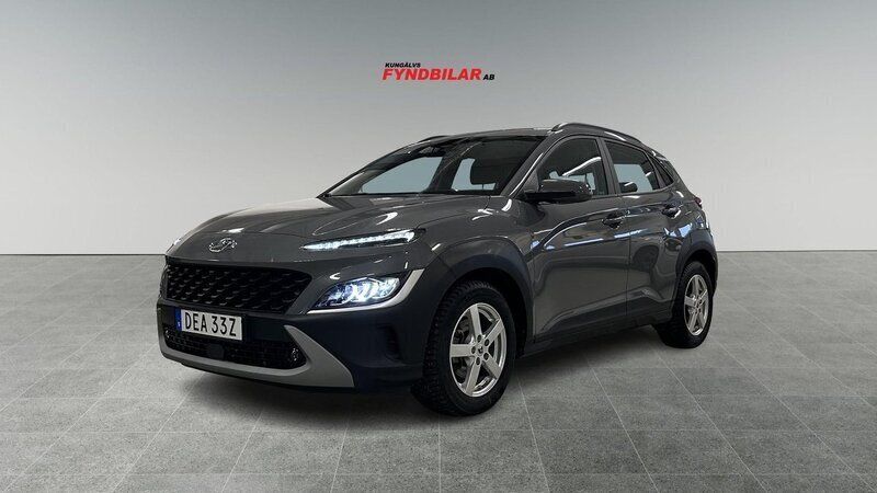 Grå Begagnad 2021 Hyundai Kona SUV | 229 900 kr (Marknadspris) - Bild 1/4