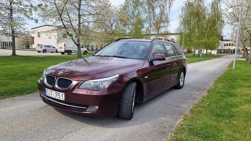 Röd Begagnad 2010 BMW 520 Kombi | 80 000 kr (Bra pris) - Bild 1/4