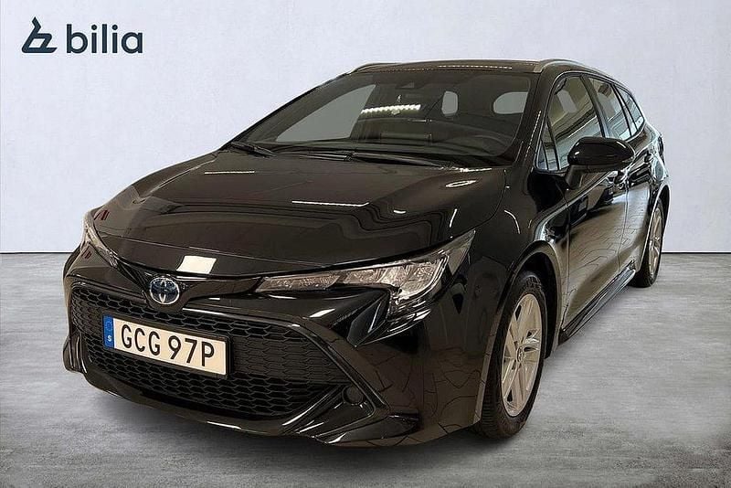 Svart Begagnad 2022 Toyota Corolla Active Kombi | 269 900 kr (Marknadspris) - Bild 1/4