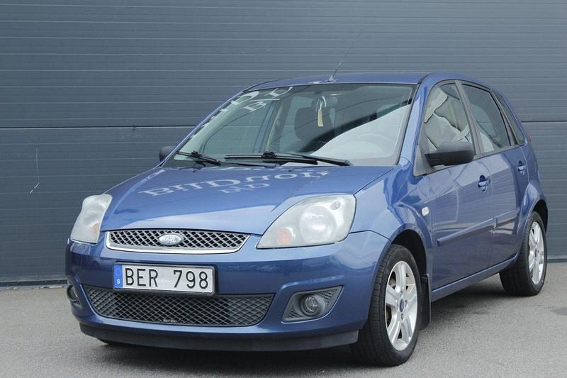 Blå Begagnad 2008 Ford Fiesta Halvkombi | 27 500 kr (Marknadspris) - Bild 1/4