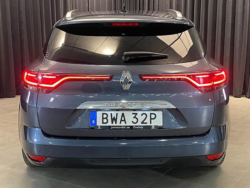 Begagnad Renault Mégane GrandTour 140 HK (102 kW) 2023 Grå Kombi