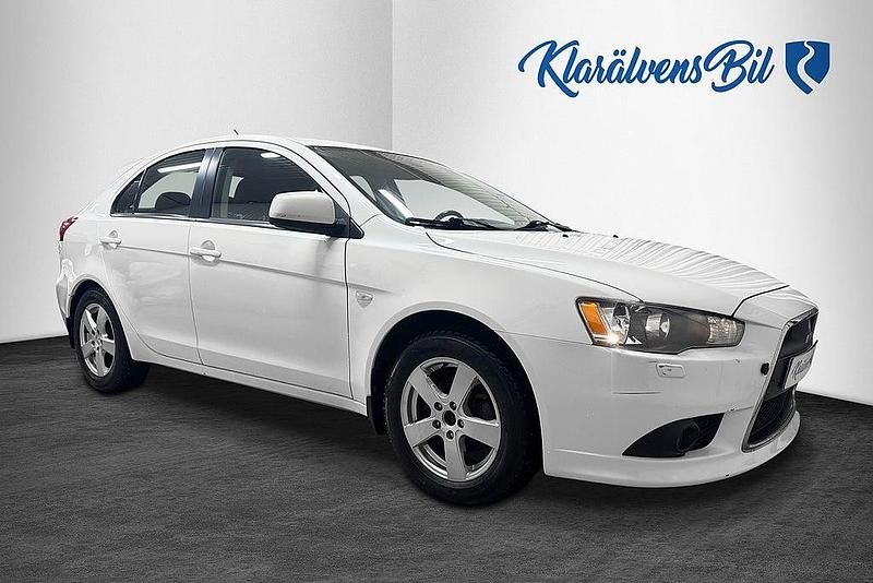 Begagnad Mitsubishi Lancer Sportback Inform 140 HK (102 kW) 2011 Vit Halvkombi