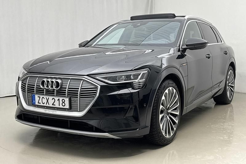 Svart Begagnad 2021 Audi e-tron Advanced SUV | 309 000 kr (Bra pris) - Bild 1/4