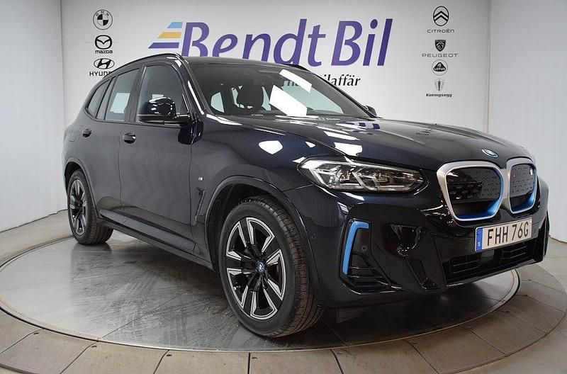 Carbon black metallic Begagnad 2021 BMW iX3 M Sport SUV | 439 500 kr (Dyr) - Bild 1/3
