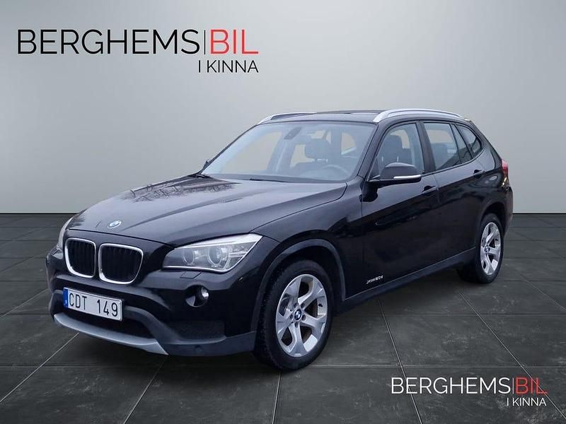 Svart Begagnad 2014 BMW X1 SUV | 129 900 kr (Marknadspris) - Bild 1/4