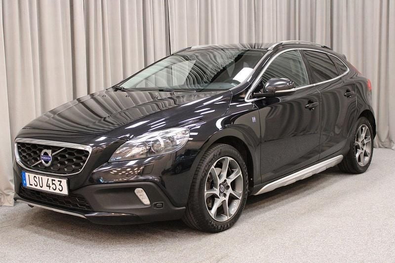 Svart Begagnad 2015 Volvo V40 CC Ocean Race Kombi | 149 800 kr - Bild 1/4