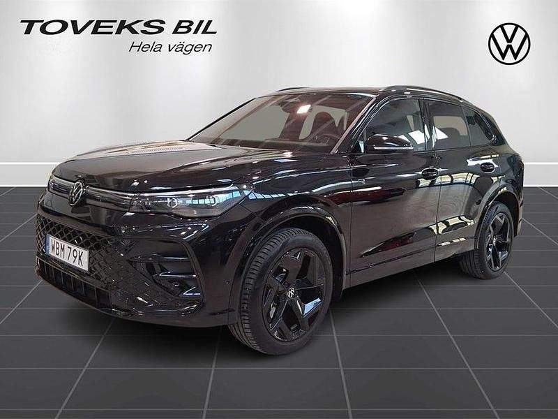 Deep black pearl Begagnad 2024 VW Tiguan R SUV | 485 900 kr (Lite dyr) - Bild 1/4