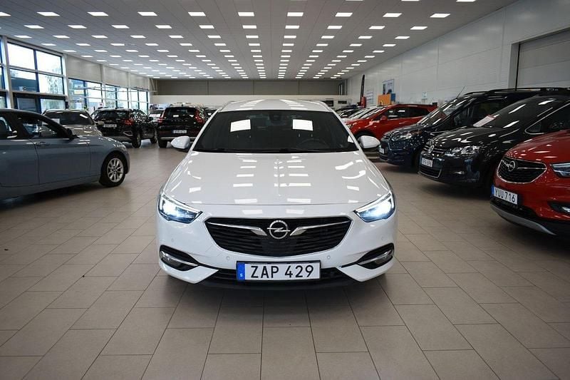 Vit Begagnad 2017 Opel Insignia Business Kombi | 149 900 kr (Marknadspris) - Bild 1/4