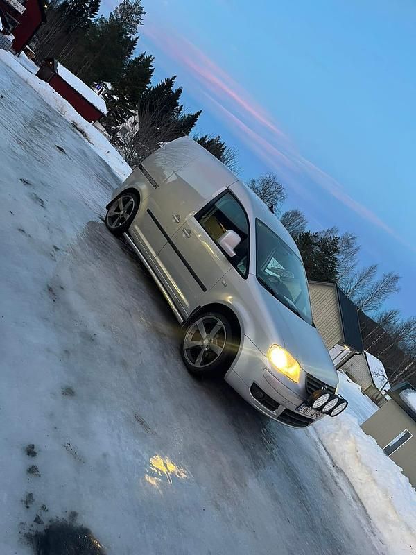 Begagnad 2010 VW Caddy Minibuss | 45 000 kr (Lite dyr) - Bild 1/4