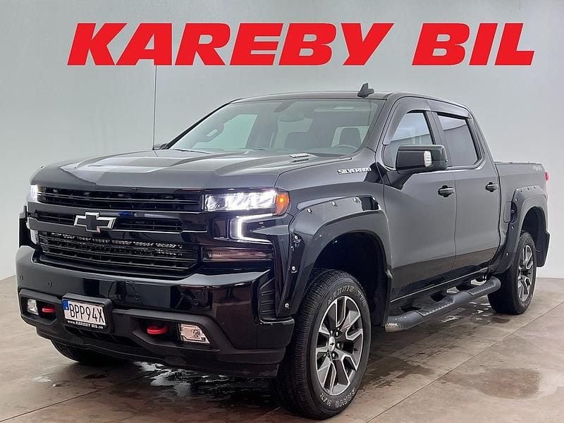 Svart Begagnad 2021 Chevrolet Silverado Pickup | 699 900 kr - Bild 1/3