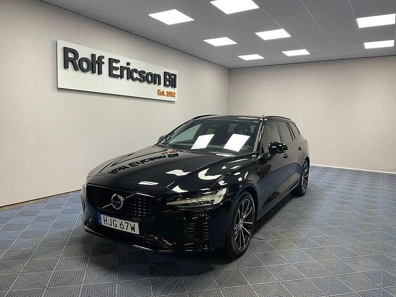 Svart Ny 2025 Volvo V60 Plus Kombi | 549 500 kr - Bild 1/4