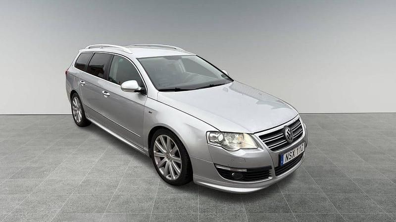 Silver Begagnad 2010 VW Passat R-line Kombi | 39 900 kr (Marknadspris) - Bild 1/4