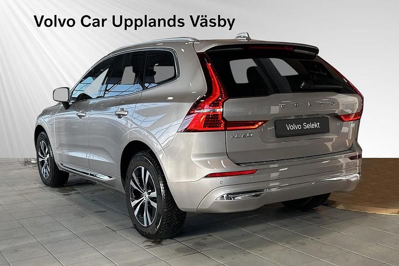 Begagnad Volvo XC60 Core 355 HK (261 kW) 2023 Grå SUV