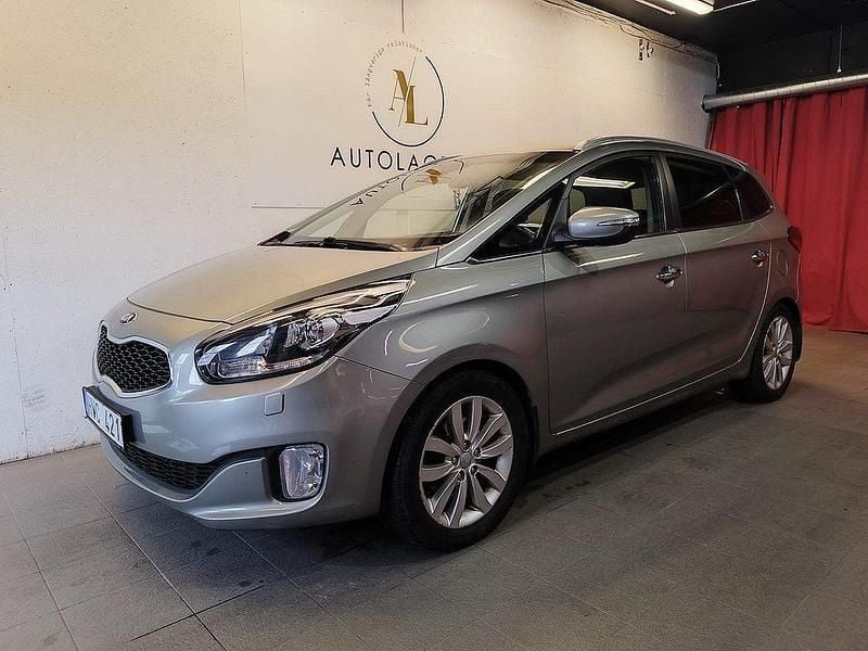 Grå Begagnad 2013 Kia Carens Minibuss | 89 900 kr (Marknadspris) - Bild 1/4