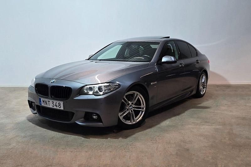 Grå Begagnad 2014 BMW 520 M Sport Sedan | 249 800 kr - Bild 1/3