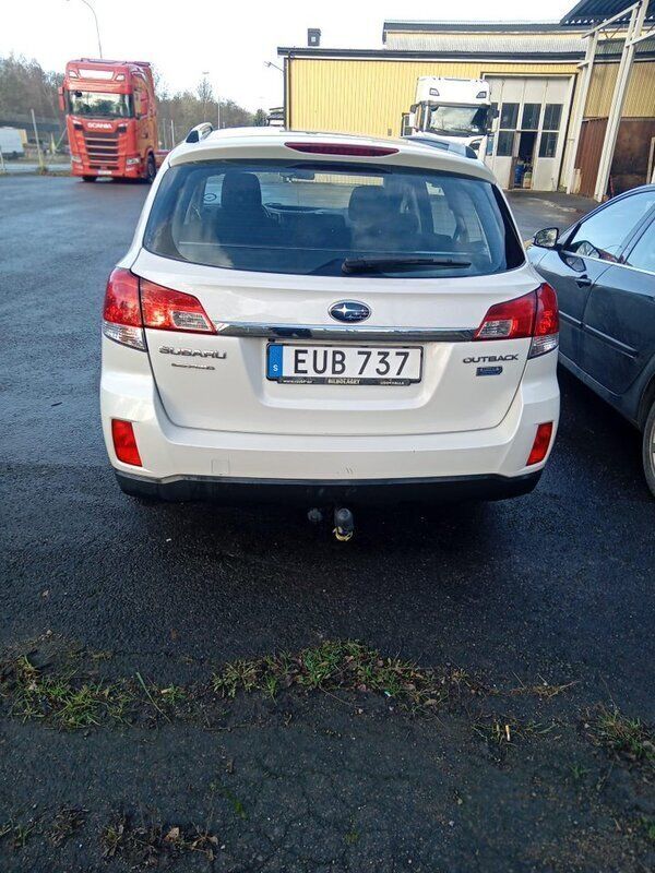 Vit Begagnad 2014 Subaru Outback SUV | 93 000 kr (Lite dyr) - Bild 1/4