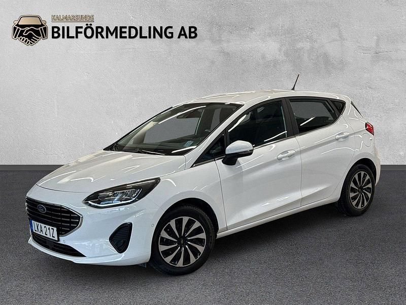 Vit Begagnad 2022 Ford Fiesta Halvkombi | 149 800 kr (Marknadspris) - Bild 1/4