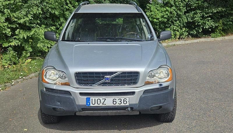 Grå Begagnad 2004 Volvo XC90 Standard SUV | 23 000 kr (Bra pris) - Bild 1/4