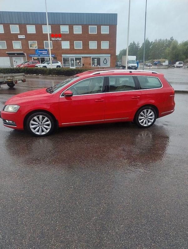 Begagnad VW Passat 150 HK (110 kW) 2011 Röd Kombi