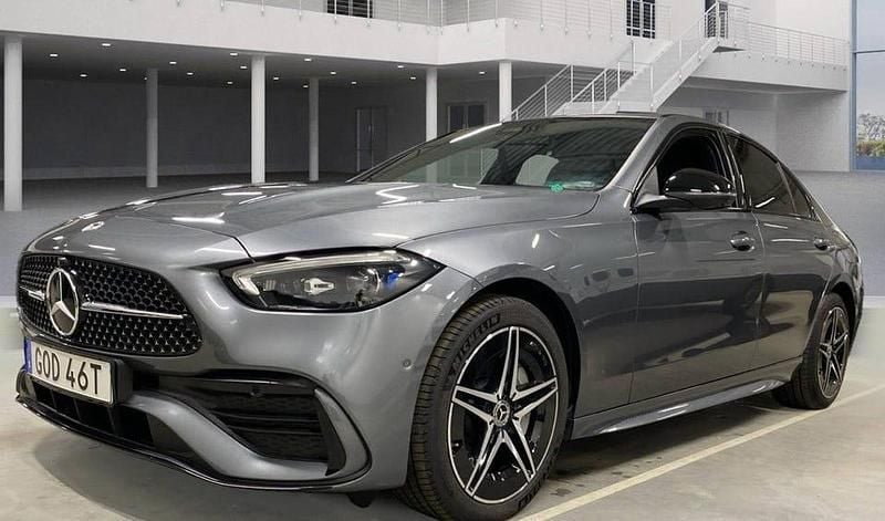 Selenitgrå metallic Begagnad 2024 Mercedes C300 Premium Sedan | 569 000 kr - Bild 1/4