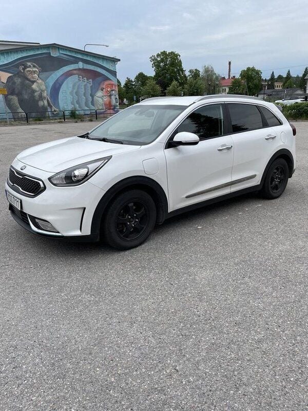 Vit Begagnad 2018 Kia Niro Advance SUV | 140 000 kr (Bra pris) - Bild 1/4