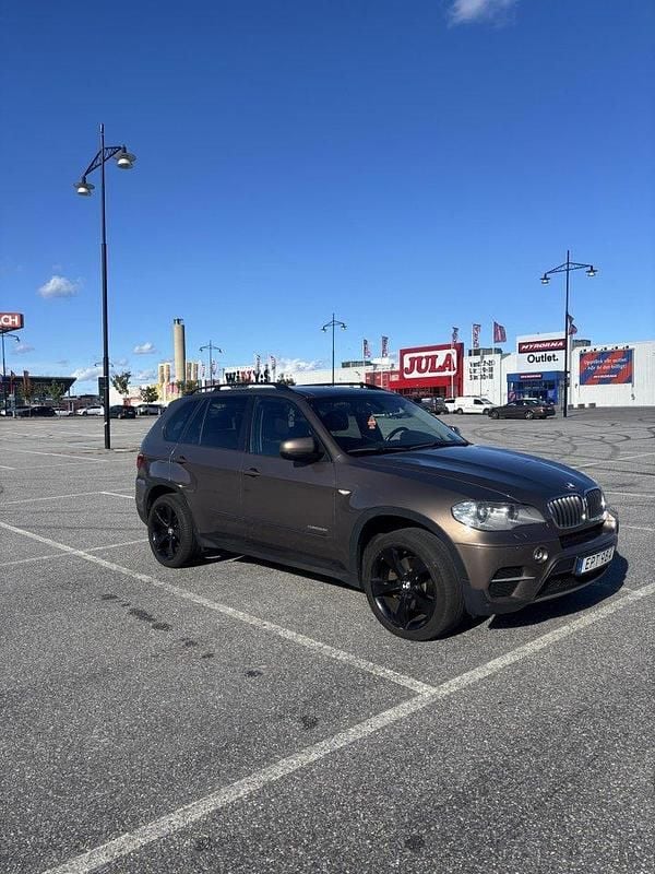 Brun Begagnad 2012 BMW X5 SUV | 130 000 kr (Marknadspris) - Bild 1/4