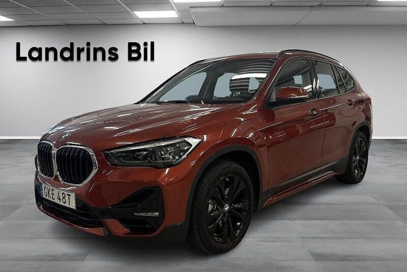 Orange Begagnad 2021 BMW X1 Sport Line SUV | 349 900 kr (Lite dyr) - Bild 1/4