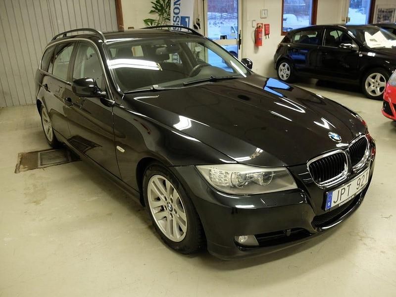 Begagnad BMW 320 Comfort Edition 170 HK (125 kW) 2009 Svart Kombi