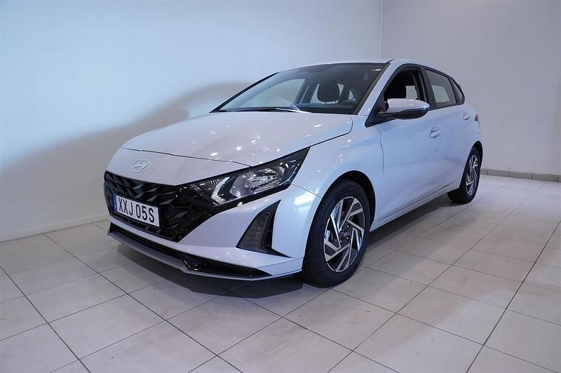 Begagnad Hyundai i20 Essential 101 HK (74 kW) 2024 Grå Halvkombi