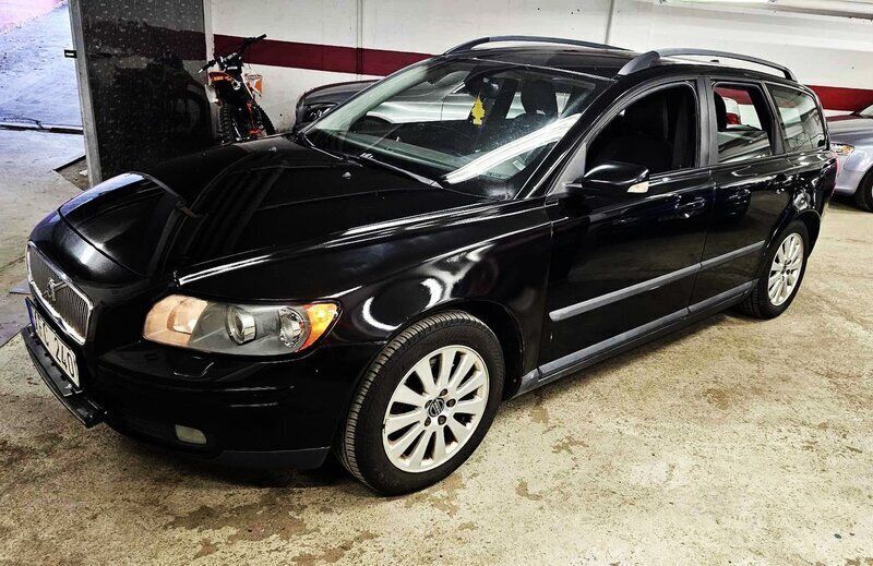 Svart Begagnad 2005 Volvo V50 Kinetic Kombi | 22 900 kr - Bild 1/4