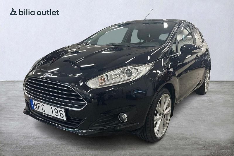 Svart Begagnad 2013 Ford Fiesta Titanium Halvkombi | 74 900 kr (Bra pris) - Bild 1/3