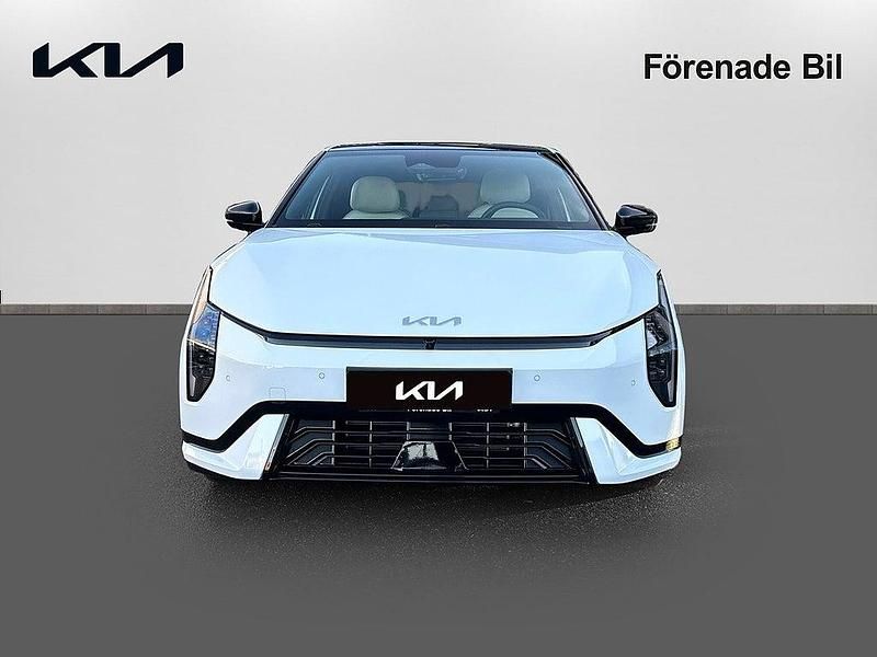Ny Kia EV4 2026 Vit Halvkombi