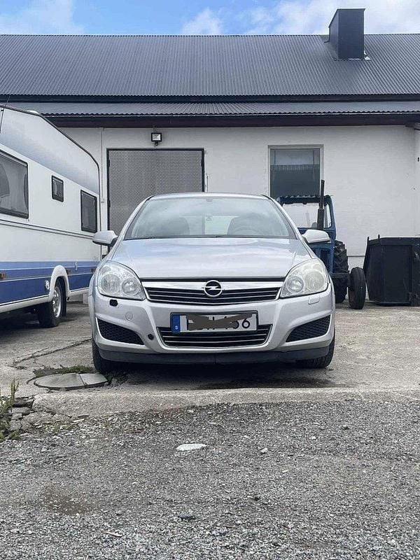 Grå Begagnad 2009 Opel Astra Kombi | 25 000 kr (Marknadspris) - Bild 1/4