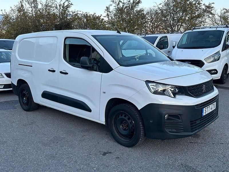 Begagnad Peugeot Partner 102 HK (75 kW) 2019 Vit Minibuss