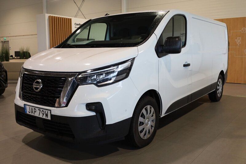 Vit Begagnad 2024 Nissan Primastar N-Connecta Minibuss | 349 900 kr (Marknadspris) - Bild 1/3