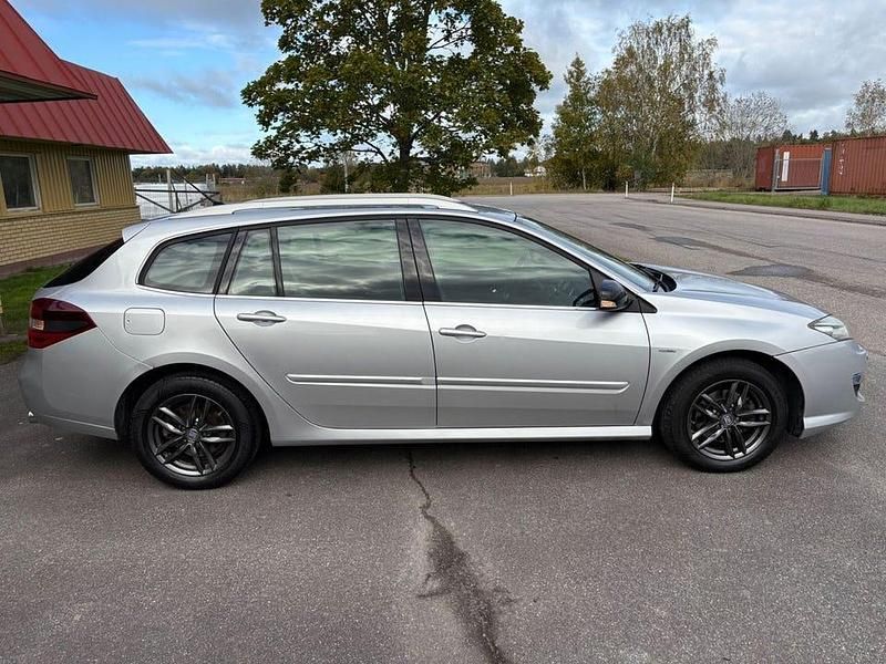 Begagnad Renault Laguna GrandTour 173 HK (127 kW) 2012 Silver Kombi