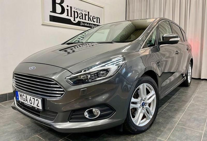 Grå Begagnad 2015 Ford S-MAX Business Edition Minibuss | 159 900 kr (Marknadspris) - Bild 1/3