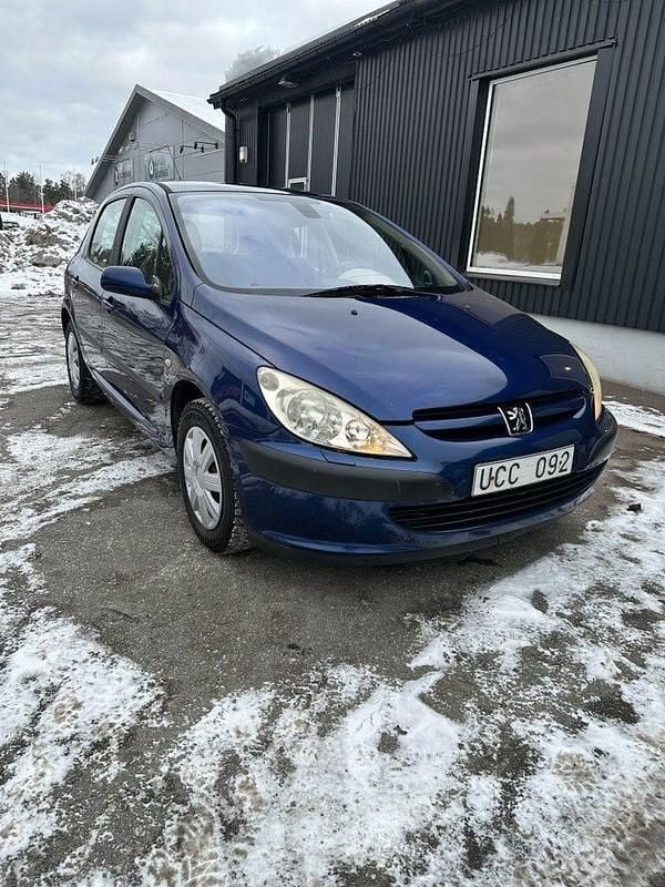 Mörkblå Begagnad 2003 Peugeot 307 Halvkombi | 14 900 kr (Superpris) - Bild 1/4