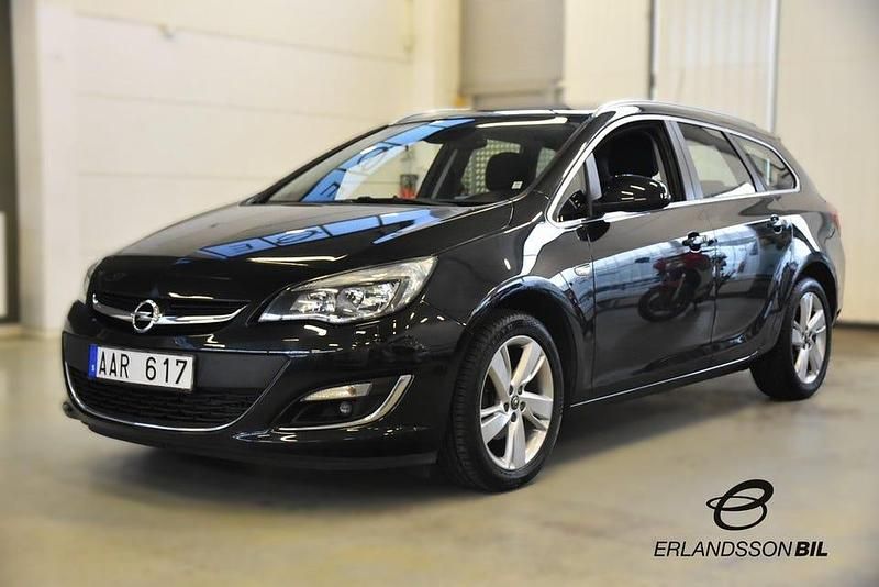 Svart Begagnad 2013 Opel Astra Sport Kombi | 72 900 kr (Marknadspris) - Bild 1/4