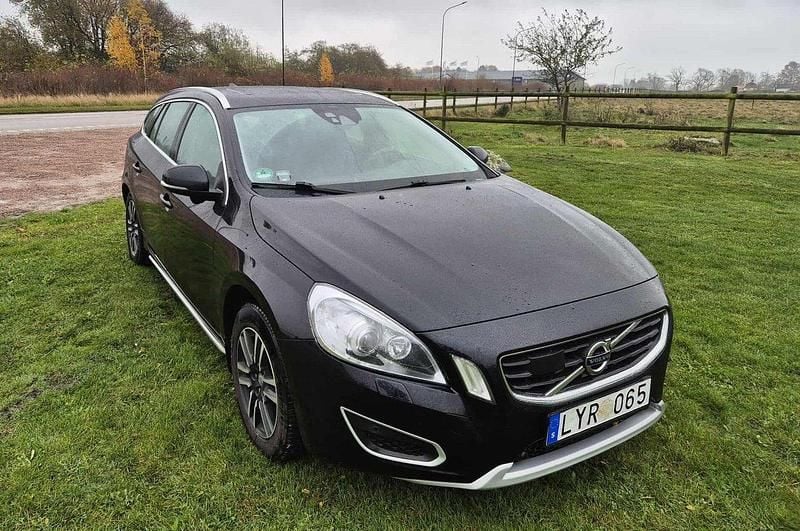 Svart Begagnad 2012 Volvo V60 Summum Kombi | 125 000 kr (Bra pris) - Bild 1/4