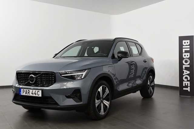 Grå Begagnad 2022 Volvo XC40 Plus SUV | 379 800 kr (Lite dyr) - Bild 1/4