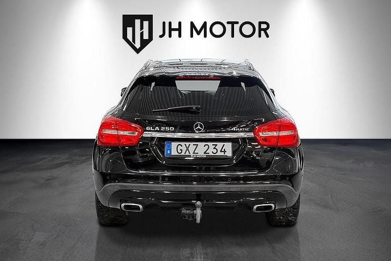 Begagnad Mercedes GLA250 Night 211 HK (155 kW) 2014 Svart SUV