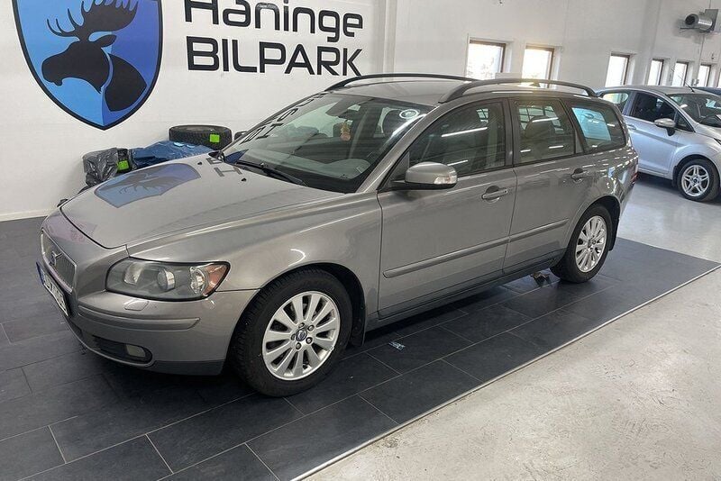Grå Begagnad 2006 Volvo V50 Momentum Kombi | 24 900 kr (Bra pris) - Bild 1/2