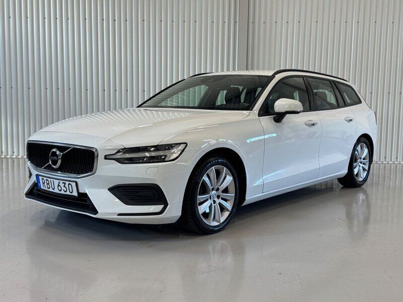 Vit Begagnad 2018 Volvo V60 Momentum Kombi | 204 900 kr (Marknadspris) - Bild 1/4
