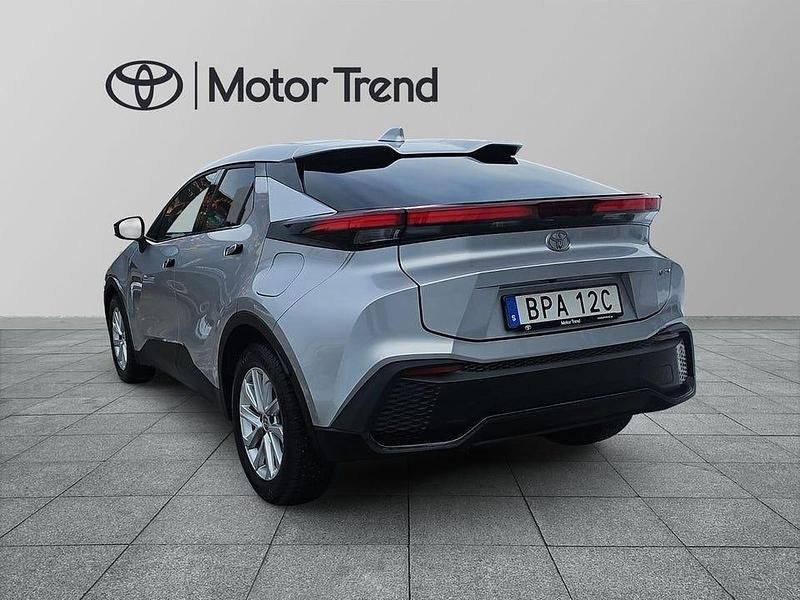 Begagnad Toyota C-HR Style 141 HK (103 kW) 2024 Silver SUV