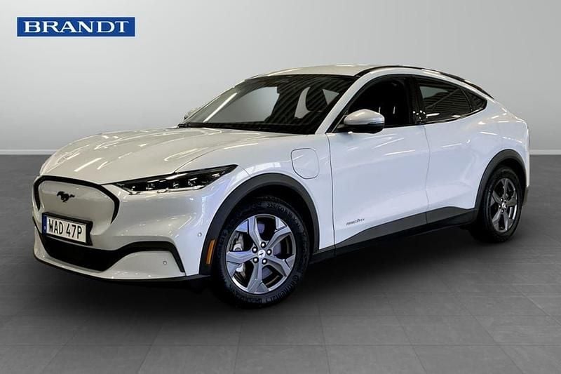Vit Begagnad 2022 Ford Mustang Mach-E Standard Range SUV | 349 900 kr (Bra pris) - Bild 1/4